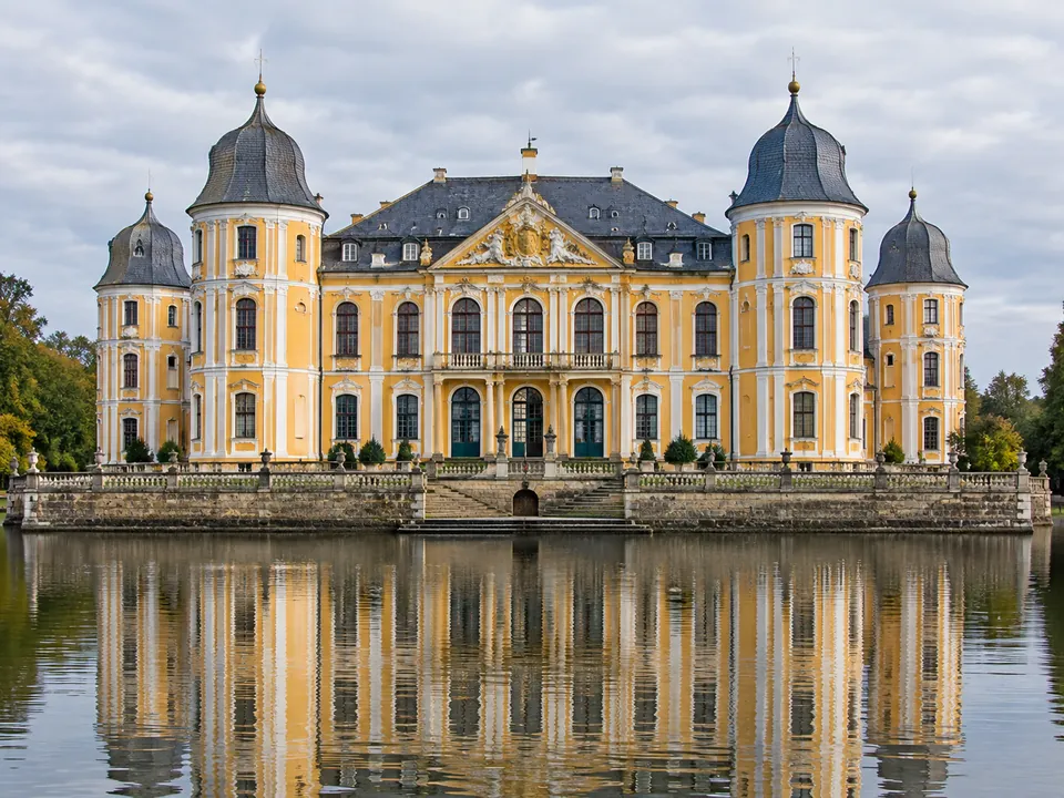 Schloss Moritzburg, il palazzo barocco di caccia sulla sua isola a nord di Dresden
